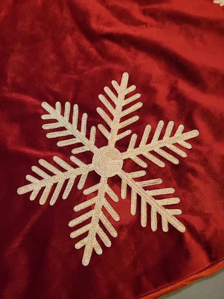 RODEO HOME Elegant Christmas Tree Skirt Deep Red - Image 4 of 4