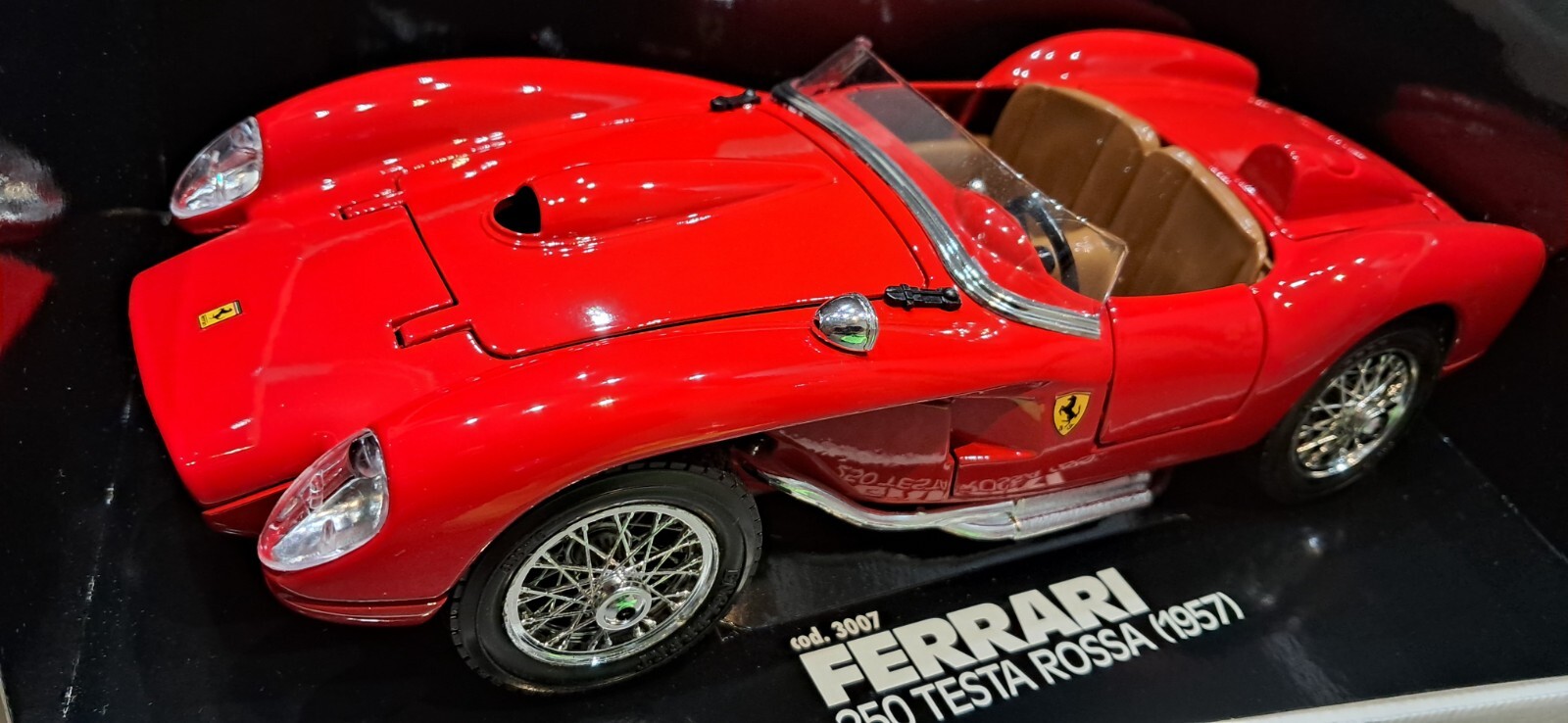 Ferrari 250 Testa Rossa rare Burago 1/18 voiture de collection vintage avec siège marron