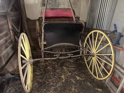 Studebaker Traditional Horse-Drawn Carriage, Yellow Spoke Wheels, Red Seat