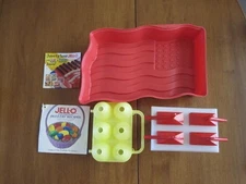 3 VINTAGE MOLDS (2 JELLO: FLAG & EASTER EGGS) PLUS SIP-A-POP