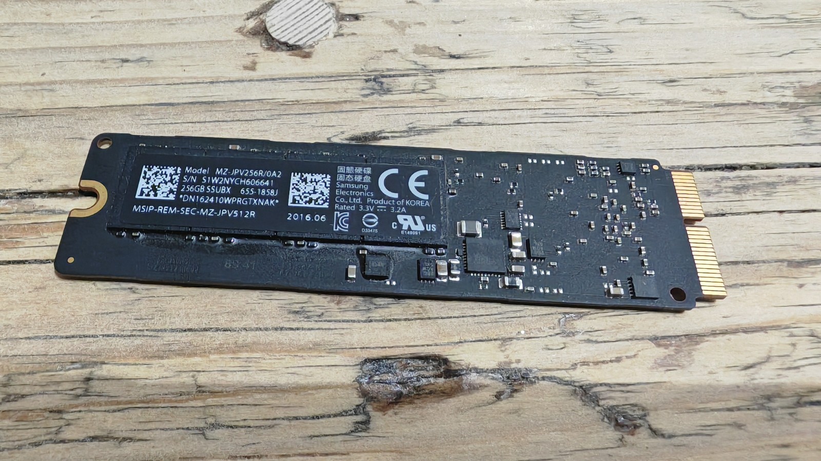 MacBook Pro 256GB MLC PCI-e 3.0 x4 M.2 2280 SSD 655-655-655-1959A MZ-JPV256R/0A2