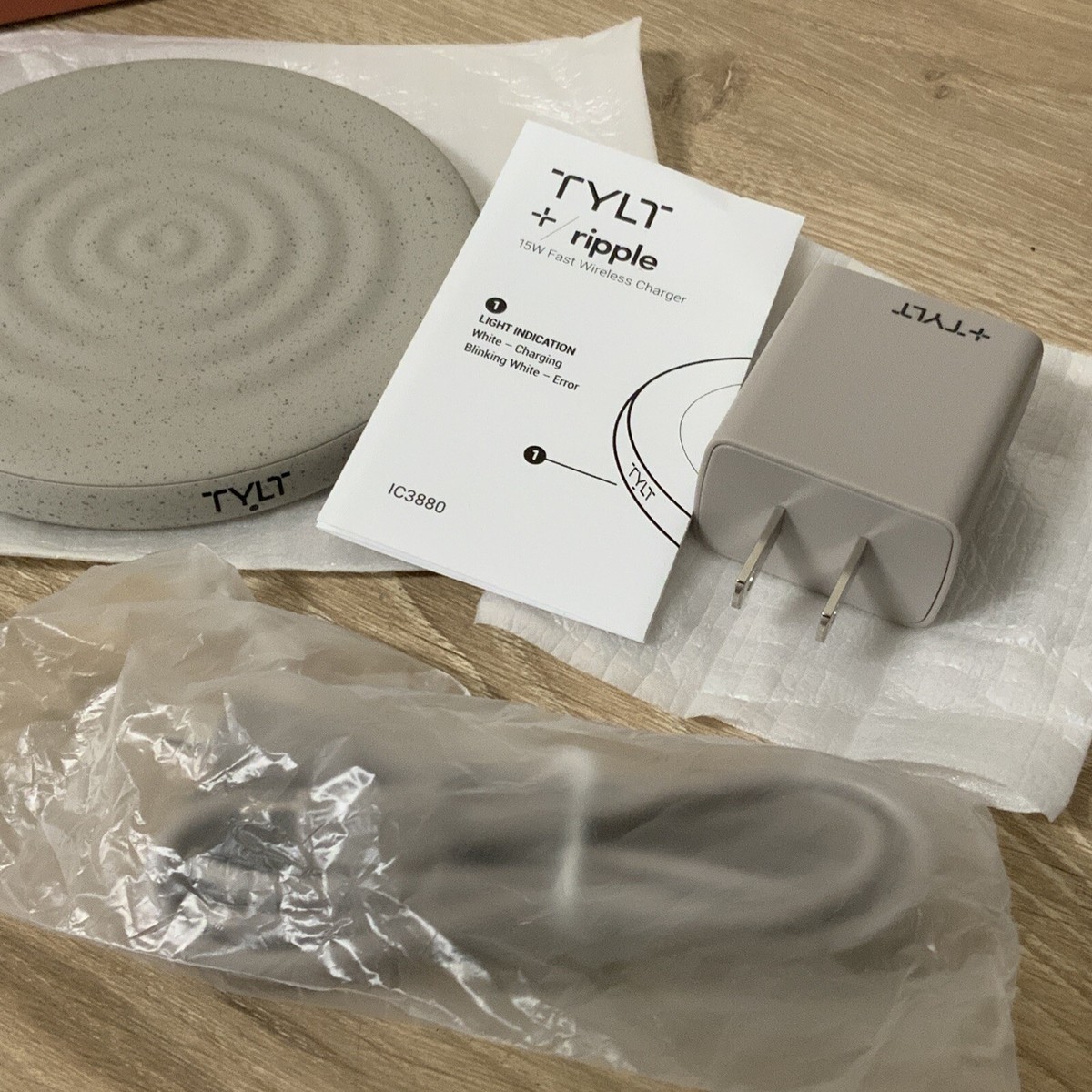 Portable Battery Tylt Charger Blinking Light TYLT Ripple 15W Fast