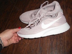 nike tanjun particle rose