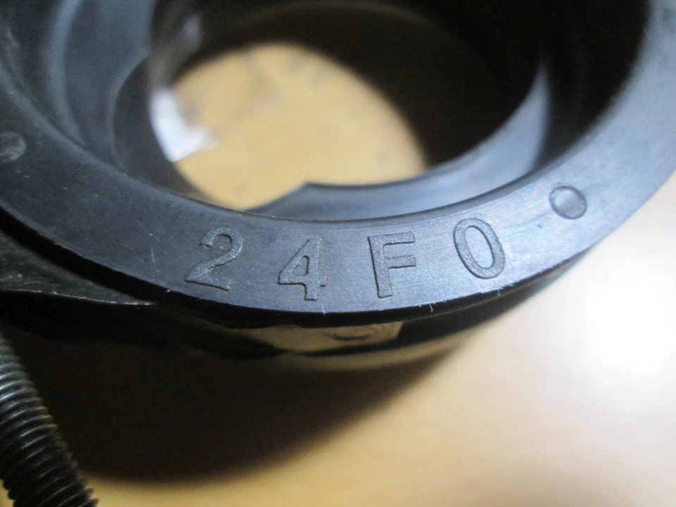 OEM SUZUKI 1999 - 2007 GSX1300R HAYABUSA TUBOS DE ADMISIÓN 13111-24F00 + ABRAZADERAS Foto 3 de 4