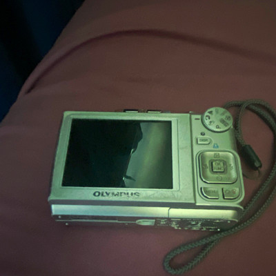 Olympus FE-310 8.0MP Silver Compact Camera 5x Optical Zoom 2.5'' no sd