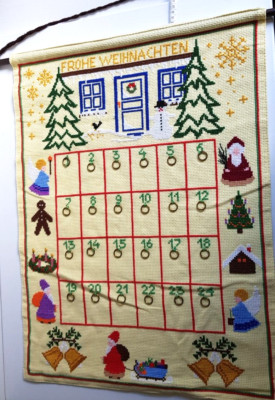 Adventskalender Weihnachtskalender Stickerei Handarbeit 2x Säckchen 1980er Vtg.