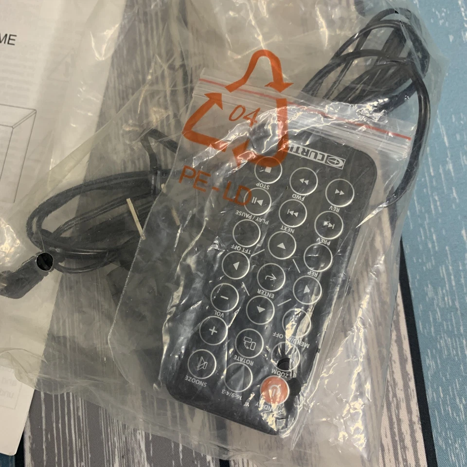 Curtis DIGITAL PHOTO FRAME 7" LCD SCREEN - PLAYS JPEG PICS Plug In Card and Play - Image 3 of 4