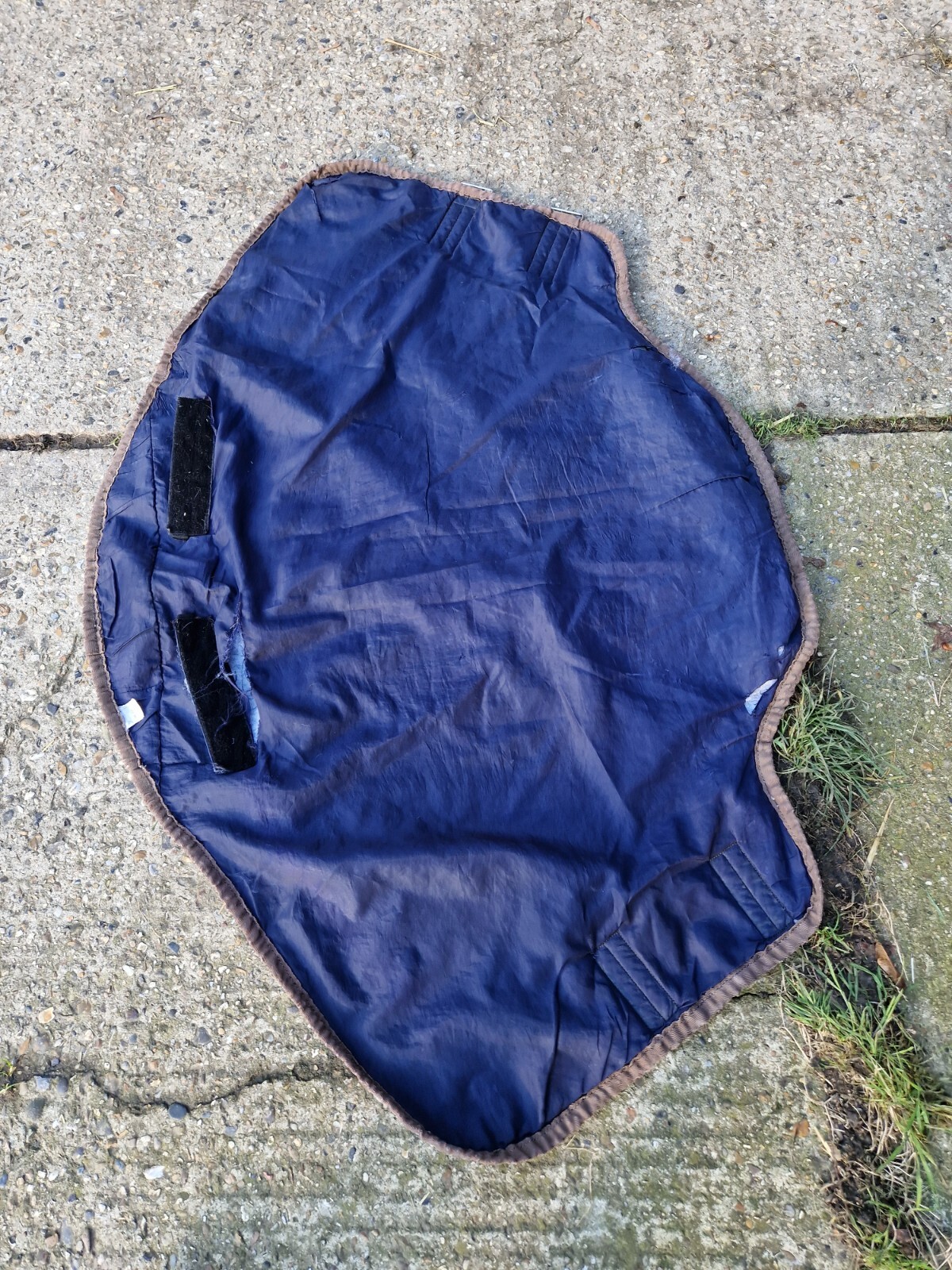 Rambo Duo turnout rug 100g 6' with hood. V front closure 3 x straps