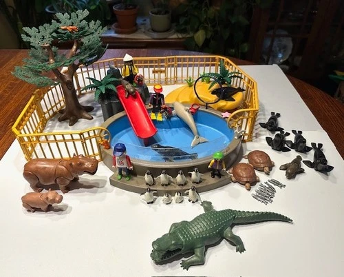 Vintage Playmobil Sea Life Aquarium (3650), Dolphin Trainer (3649) plus more!