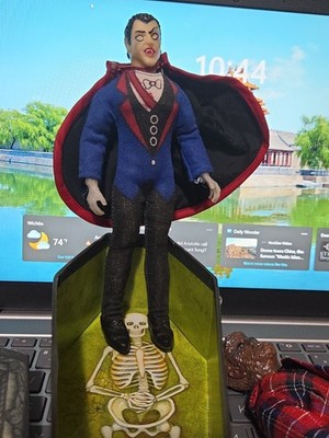 THE MAD Monster DRACULA Figures Toy Co 8  2012 With Bonus Casket