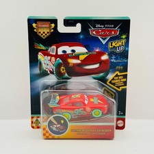 Coches Disney Pixar - CARRERA PARA CELEBRAR LIGHT-UP LIGHTNING MCQUEEN - Escala 1:55