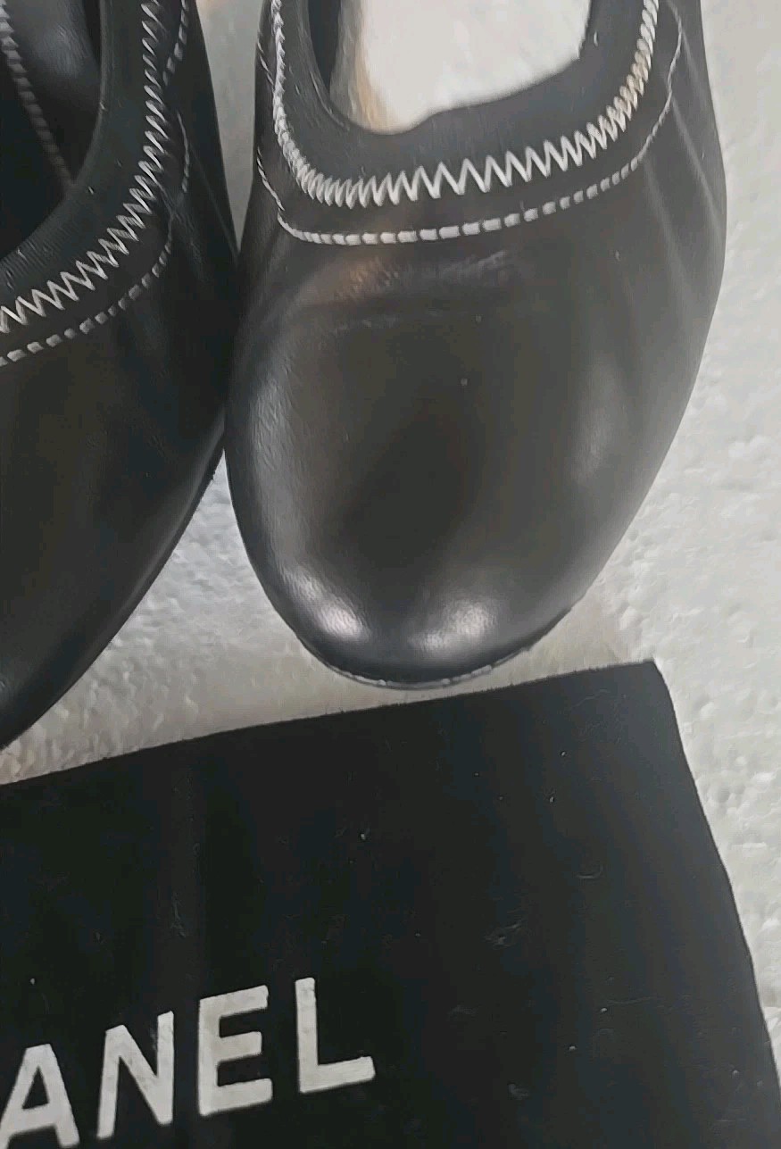 Authentic Chanel Leather Escarpin Cap Toe Pumps CC Logo Size 37.5 Black White thumbnail 21