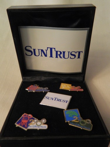 NIB 2000 SUNTRUST BANK FIVE PIN COLLECTION - NICE - Picture 2 of 7