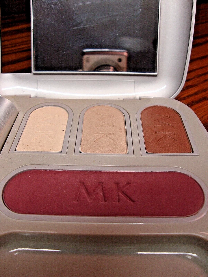 Estuche de maquillaje cosmético compacto personalizado Mary Kay Signature con contenido como se muestra 945 Foto 2 de 4