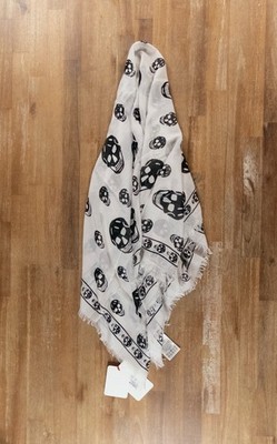 NO CUSTOMS TAX) ALEXANDER MCQUEEN white & black skull modal silk