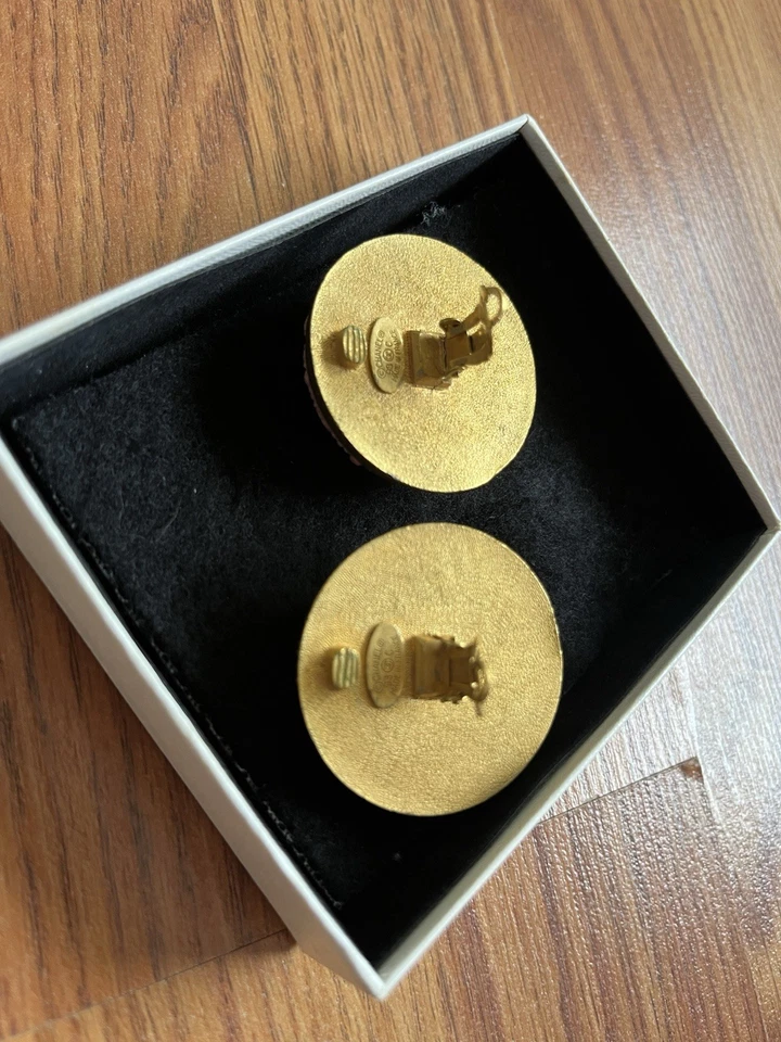 Pendientes CHANEL Clip Sobre Rosa Texturizado Años 90 Originales Hechos en Francia Foto 3 de 4