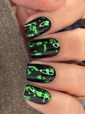 RED ASpen Press ON Nails- Confident-Short Squoval Black Green Foil Design