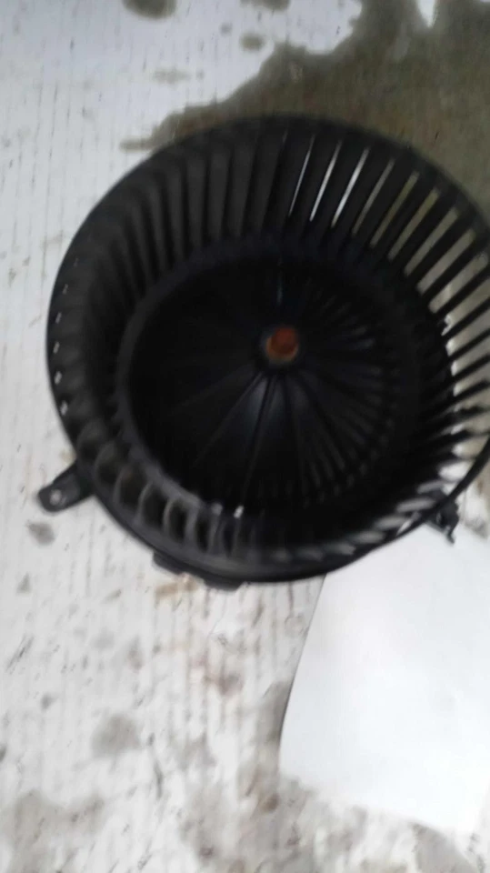 Motor soplador de climatización delantero usado se adapta a: Chevrolet Traverse 2016 delantero grado A Foto 2 de 4