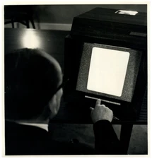 Au bureau, 1964  Tirage argentique  21x22  Circa 1964     Tirage argen