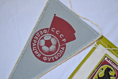 Lot De 2 Fanions Vintage Karpaty Lviv - Football Ukrainien - URSS Années 1980