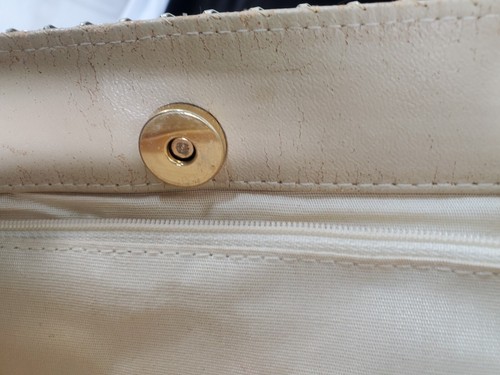 Vintage Cream metal mesh handbag W/amber color plastic handles Made in Hong Kong - Picture 11 of 12
