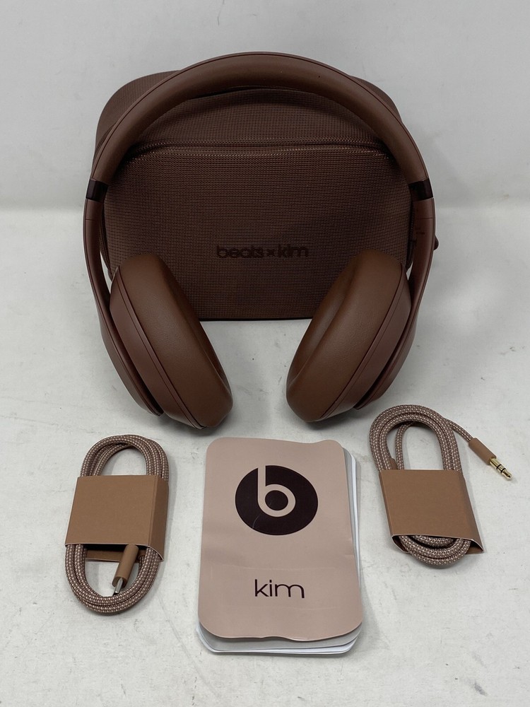 Beats Studio Pro X Kim Kardashian – Bluetooth Noise Cancelling Headphones Earth