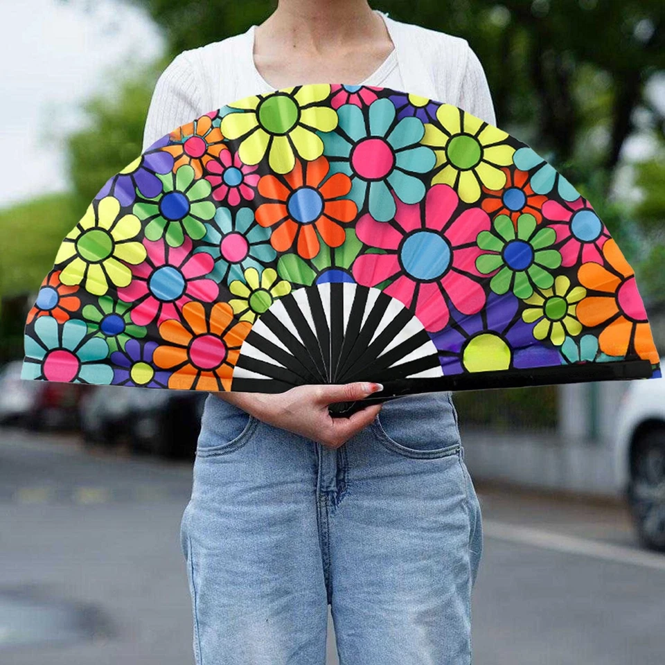 Botas en el suelo abanico de mano hueso negro fluorescente dibujos animados flor serie abanico Foto 4 de 4