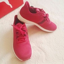 dark pink pumas