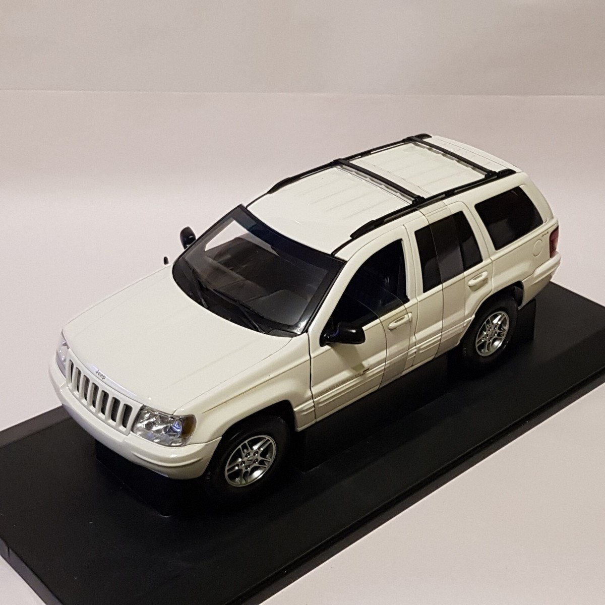 1:18 Scale Jeep Grand Cherokee 4.7 V8 WJ 4X4 Diecast model car | eBay