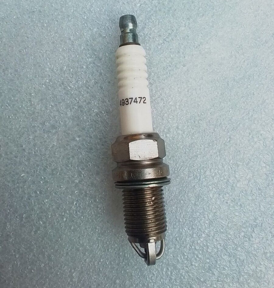 4937472 Spark Plug IR3 Cummins