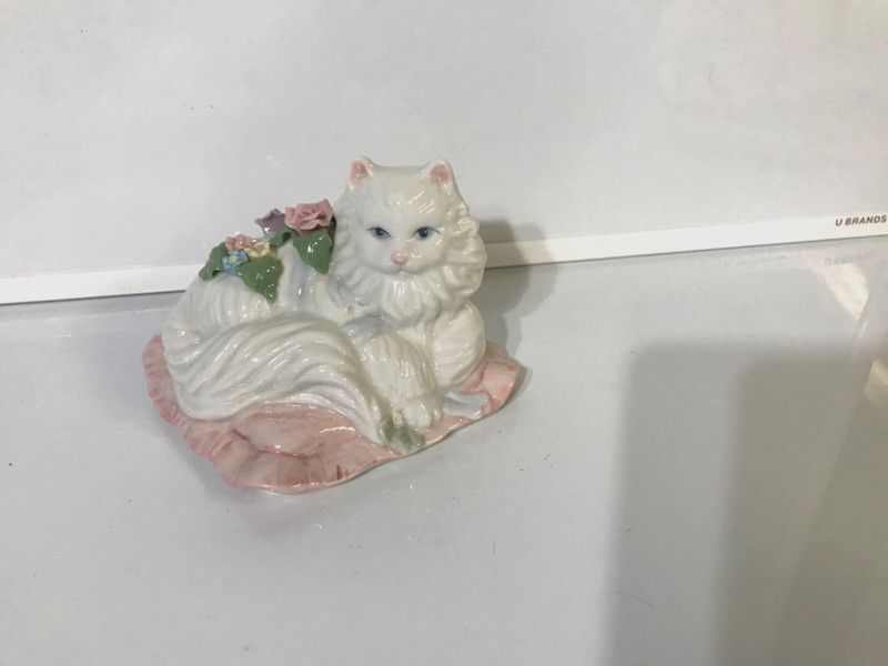 San Francisco Music Box Company Dozing Cat Music Box Plays Memories