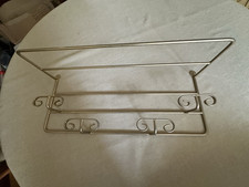 Wandgarderobe mit Hutablage,  messingfarben