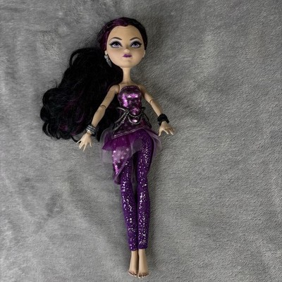 Ever After High Raven Queen Doll Legacy Day Daughter Evil Queen Silver chain