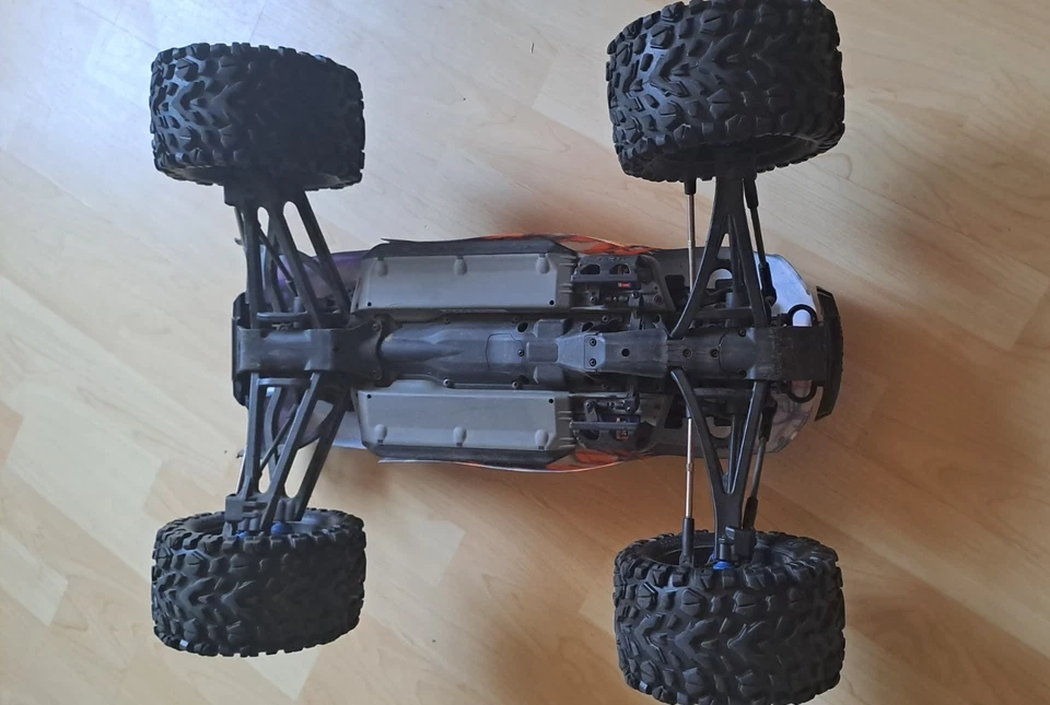 traxxas E Revo 2.0 Brushless 6S 1:8 Monster Truck Neuwertig Zusatz Tuning 2,4GHZ - Bild 2 von 4
