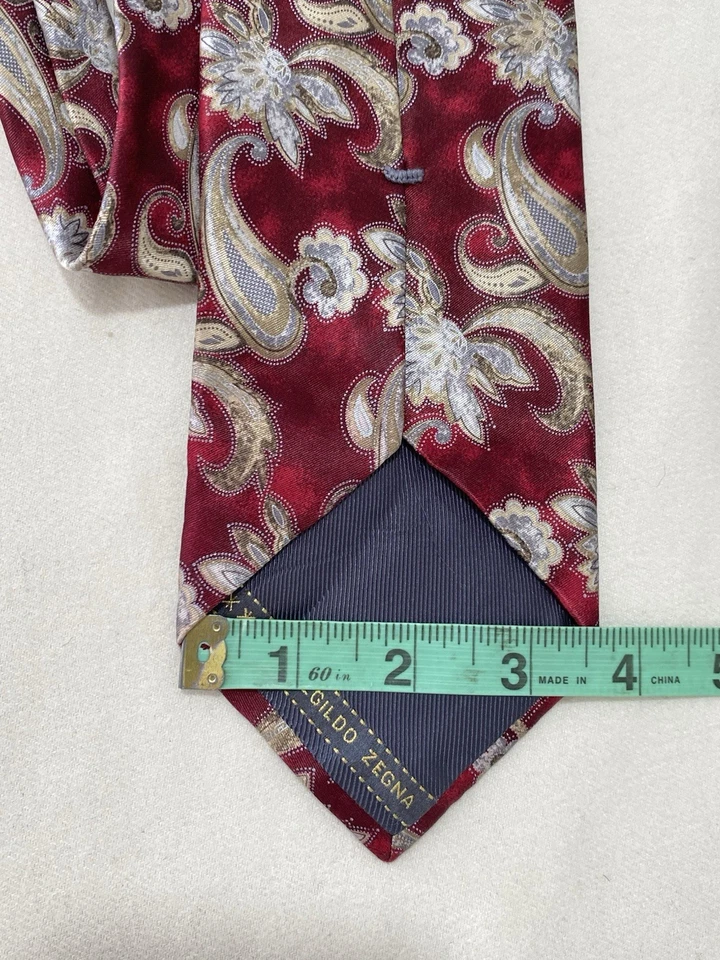 Corbata de hombre ERMENEGILDO ZEGNA de lujo de seda roja. Patrón Paisley. Hecho en Italia. Ex  Foto 2 de 4