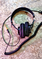 Sony MDR-7506 Professional On-Ear Wired-Headphone Monitors