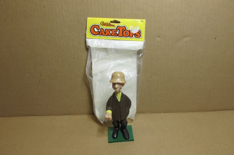 VINTAGE WILTON PRIZE CATCH FISHERMAN CAKE TOP DECORATION