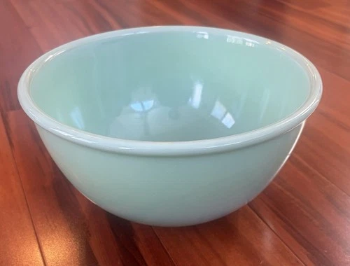 Vintage Anchor Hocking Fire King 2000 Jadeite Mixing Bowl 2.5Q 9 Inch