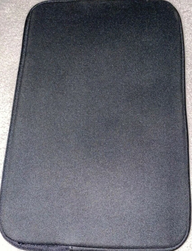 $52- BRAND NEW! Marc By Marc Jacobs Neoprene Tablet Cover- FITS MOST TABLETS! - Image 2 of 3
