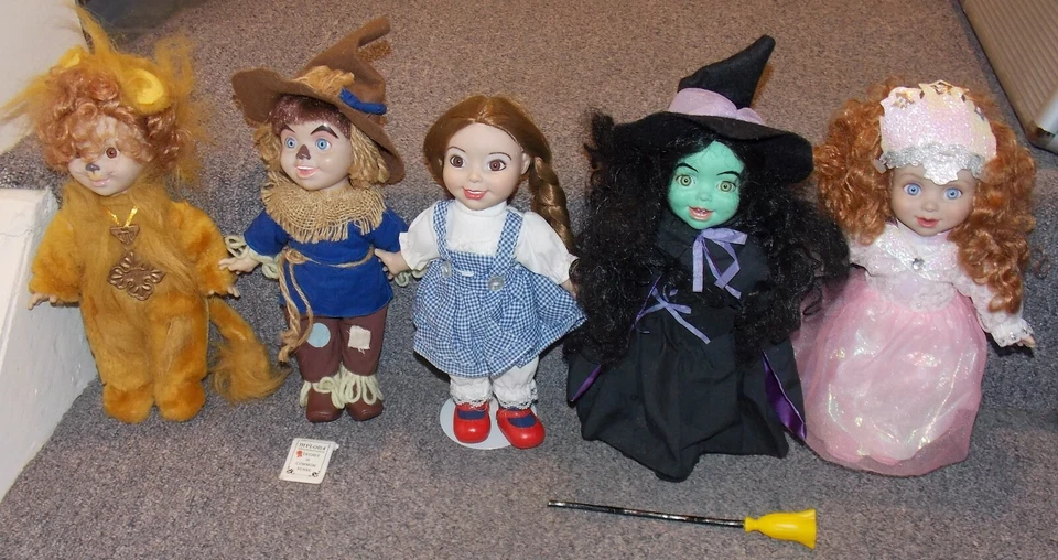 Juego de 5 muñecas Sky Kids Wizard of Oz Dorothy Wicked Witch Spantapájaros de la década de 1990, etc. Foto 2 de 4