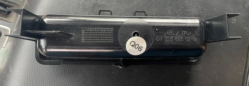 Genuine Mercedes Benz W203 C-Class Lower Center Console Storage Tray Black - Picture 5 of 5