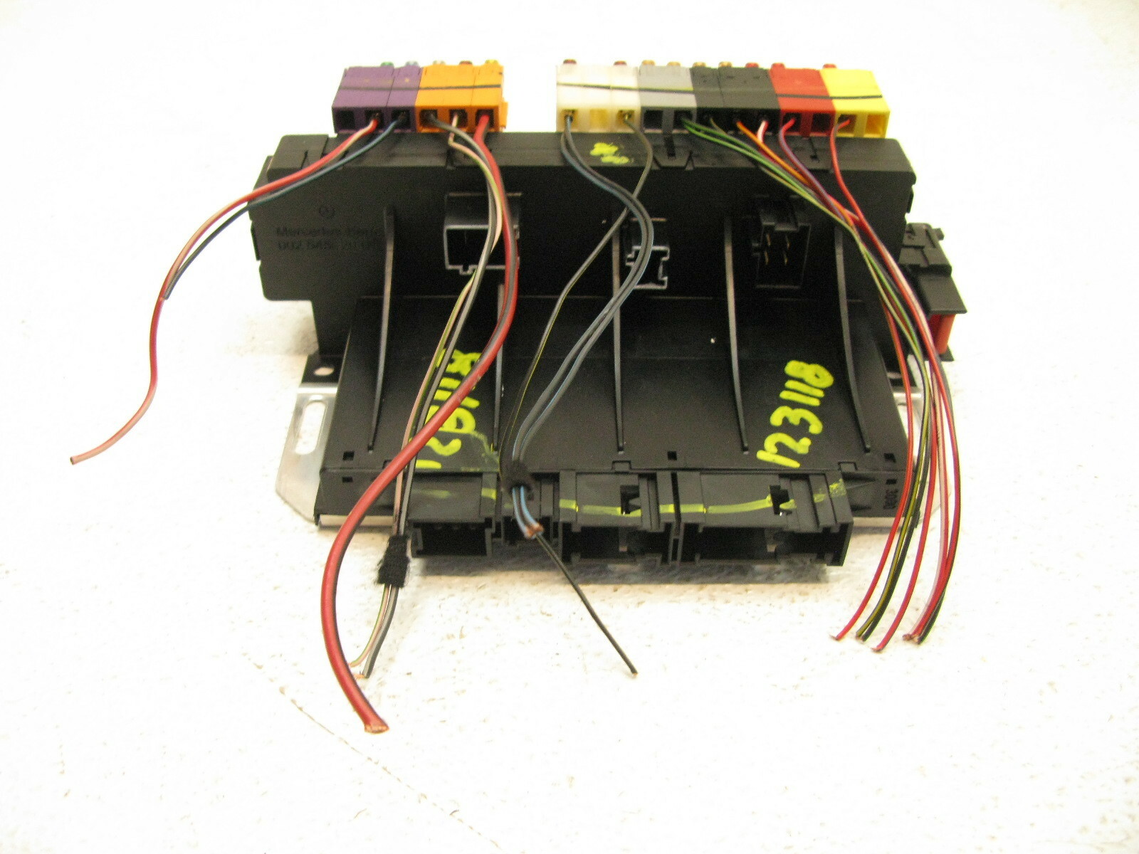 0006 Mercedes W215 W220 CL500 S500 LEFT UNDER HOOD SAM RELAY FUSE BOX