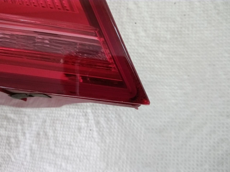 Tapa luz trasera izquierda conductor montada de 11-14 AUDI A8 2336936 Foto 2 de 4