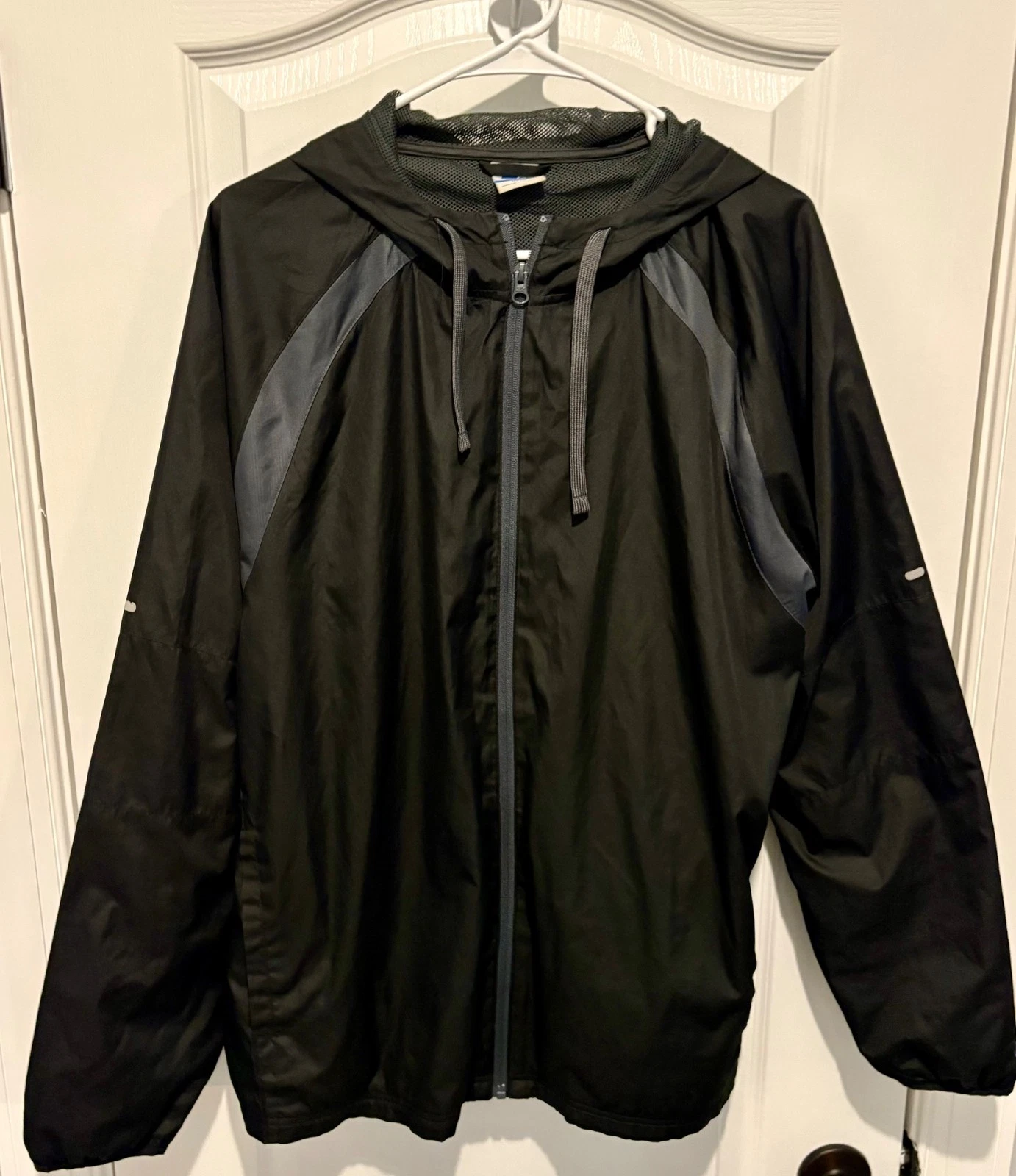 Starter Men's Windbreaker Jacket Full Zip Mesh Lined Size L Black Gray
