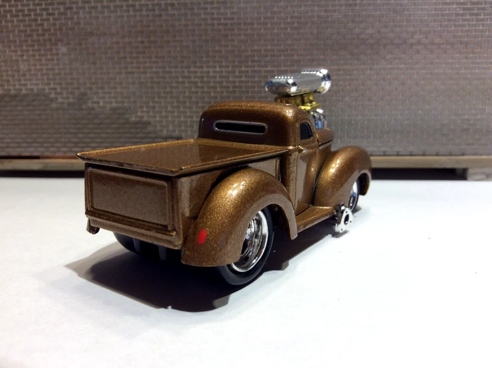MUSCLE MACHINES 1940 40 WILLYS PICKUP TRUCK LIMITED EDITION -- 1/64 DIECAST - - Image 2 of 4