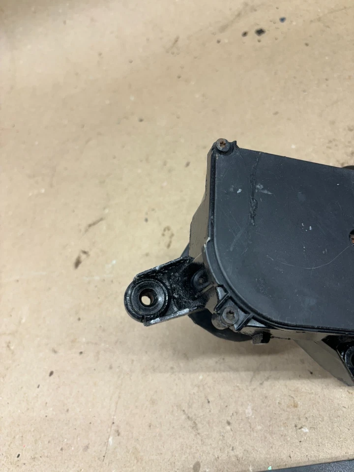 1988 1989 90 91 92 93 CHEVROLET GMC K1500 K2500 WINDSHIELD WIPER MOTOR USED GOOD - Image 2 of 4