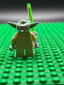 Lego Star Wars "YODA with Light Saber" Lot 653