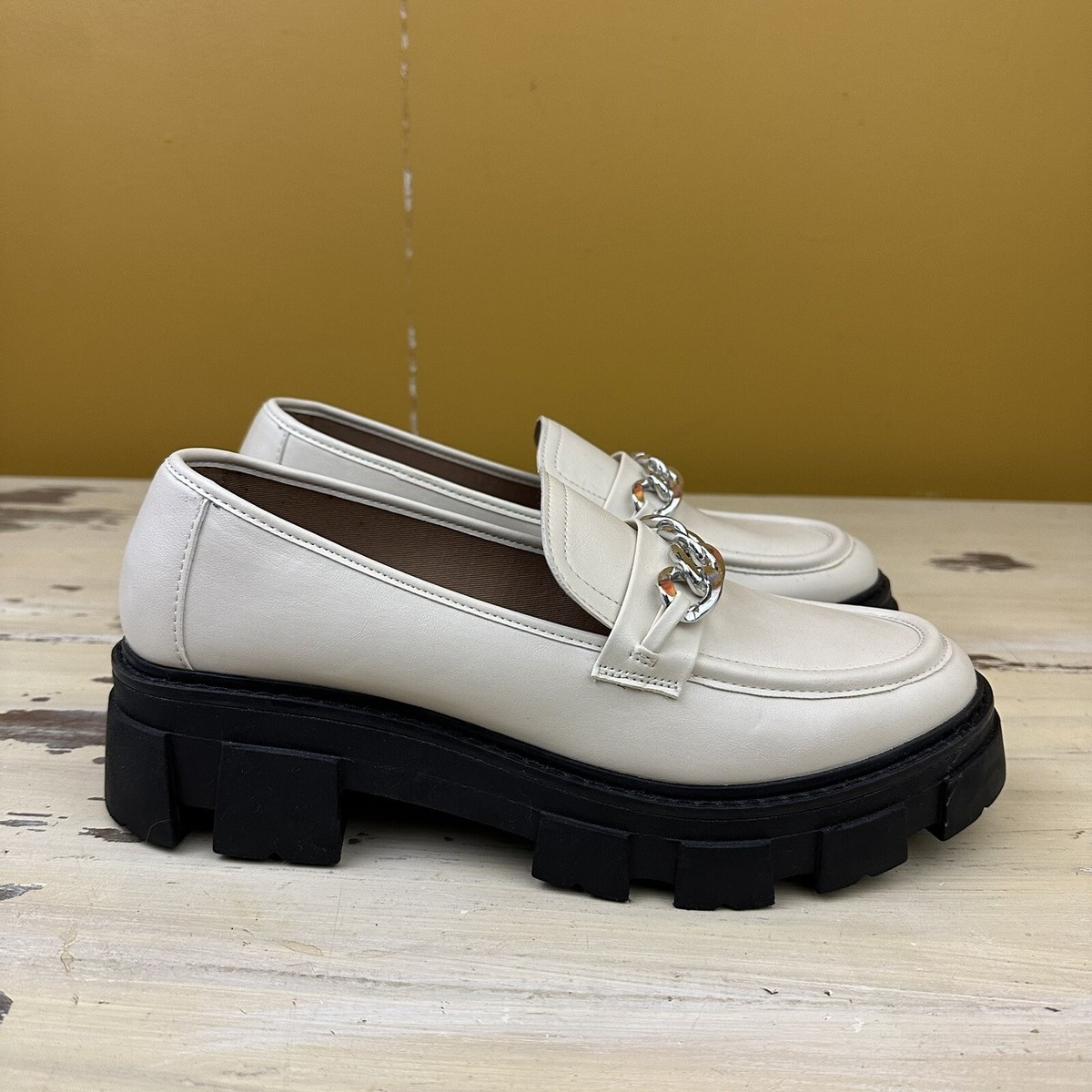 NO BOUNDARIES - NOBO White Slip-on Platform Lug Loafers