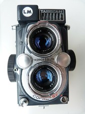 VINTAGE YASHICA 44 LM TWIN REFLEX FILM CAMERA 60/3.5 LENS .READ