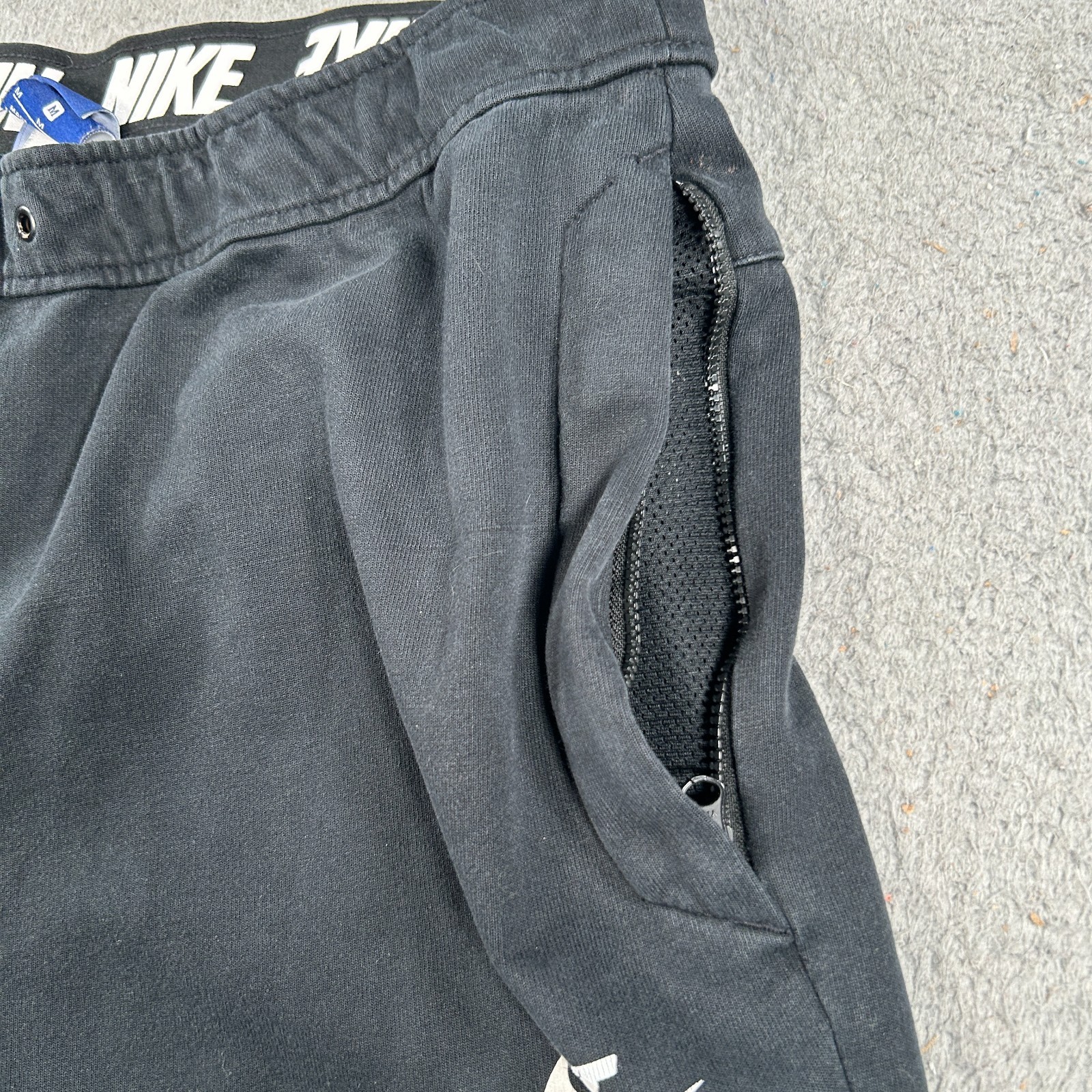 Nike Jogger Pants Men's Medium Black Tapered Leg Cropped Sports Jogging Workout thumbnail 8